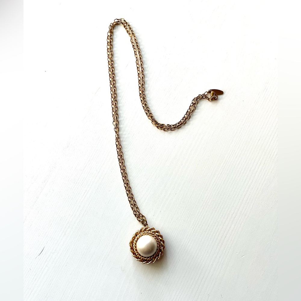 Urban Outfitters Long Gold Pearl Necklace - Picture 2 of 4